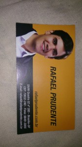 Rafael Prudente já distribui cartões pela cidade em busca de votos nas próximas eleições.